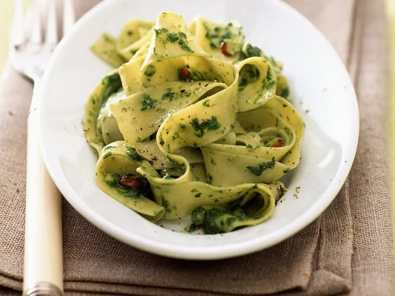 Nudeln mit Bärlauchpesto