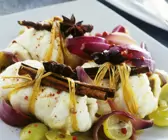 Fischrouladen mit Weintrauben