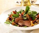 Rehrückenfilet mit Rapsöl mariniert dazu Feldsalat