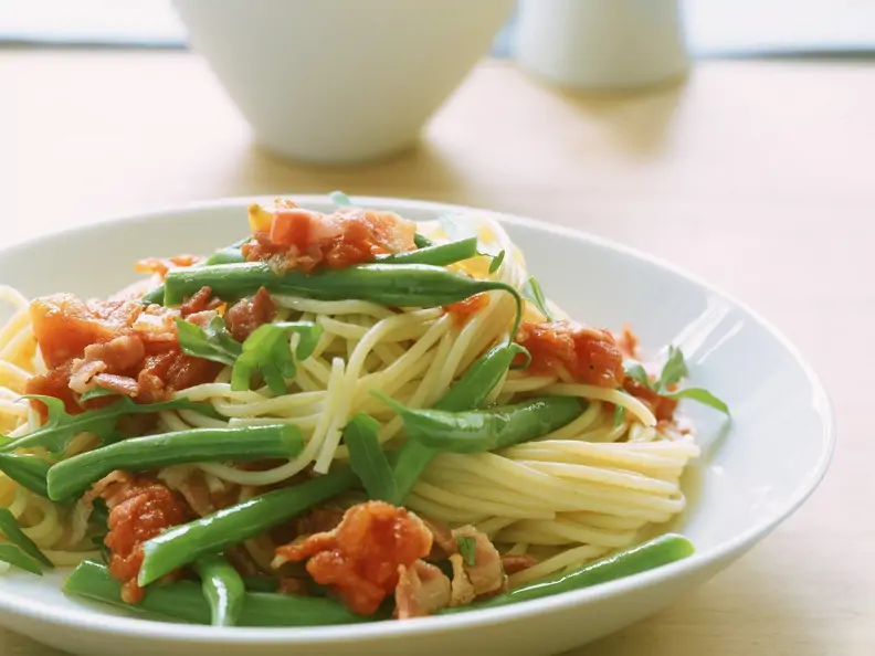 Pasta mit grünen Bohnen und Tomaten