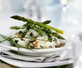 Püree mit Trüffel dazu grüner Spargel und Soße