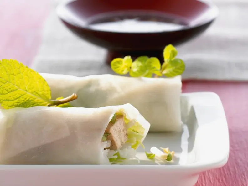 Reispapierrollen mit Füllung