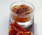 Rotes Pesto aus getrockneten Tomaten