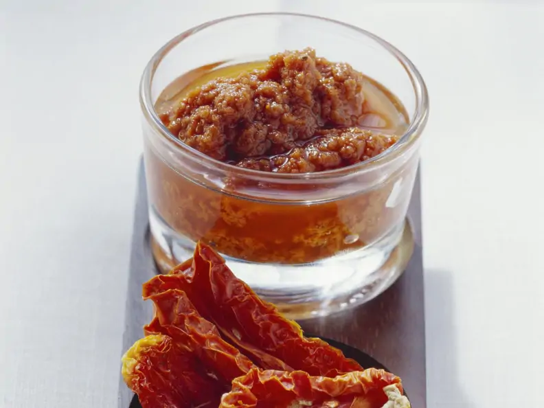 Rotes Pesto aus getrockneten Tomaten