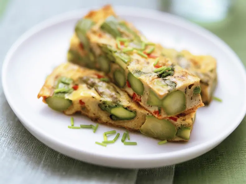 Spargelomelett mit Parmesan