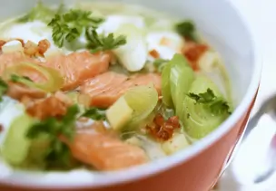 Lauchsuppe mit Lachs