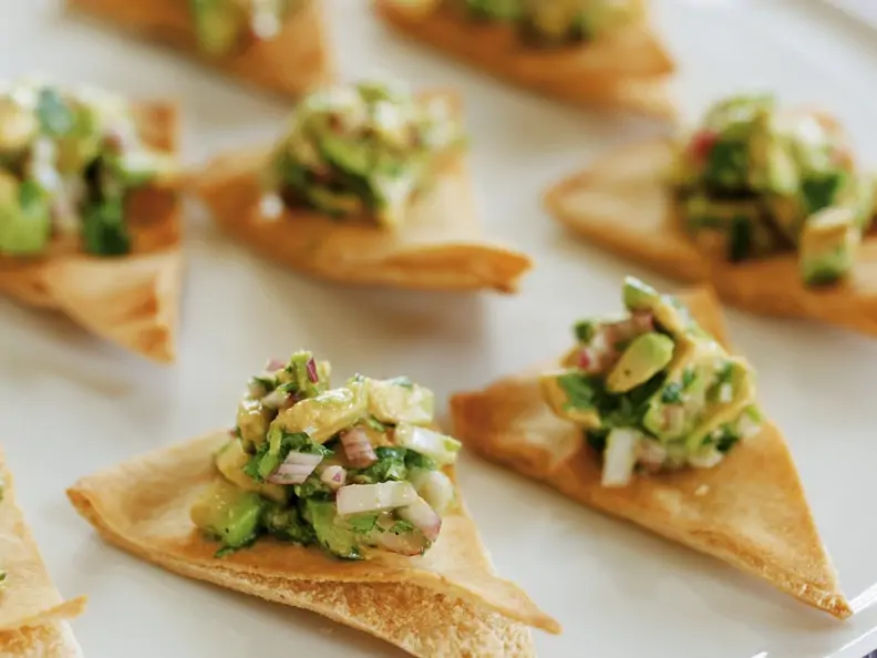 Avocadosalsa mit Fladenbrot auf libanesische Art