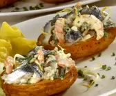 Gefüllte Ofenkartoffeln mit Herings-Shrimpssalat