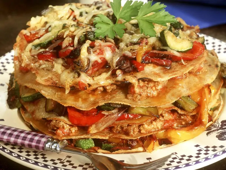 Hackfleisch-Pfannkuchen-Torte