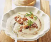 Quittencremesuppe mit Speck und Balsamico