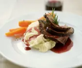 Rinderbraten mit Soße aus Rotwein