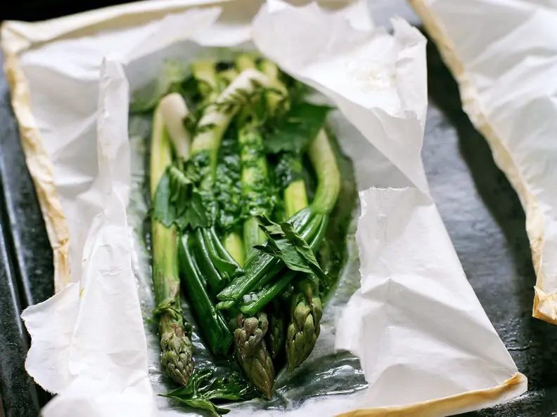 Grüner Spargel im Backofen