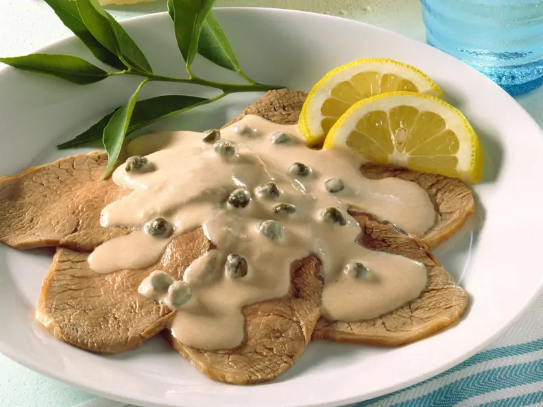 Kalbsfleisch mit Kapern-Thunfisch-Soße (Vitello tonnato)
