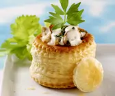 Blätterteigpasteten mit Hähnchen-Champignon-Füllung