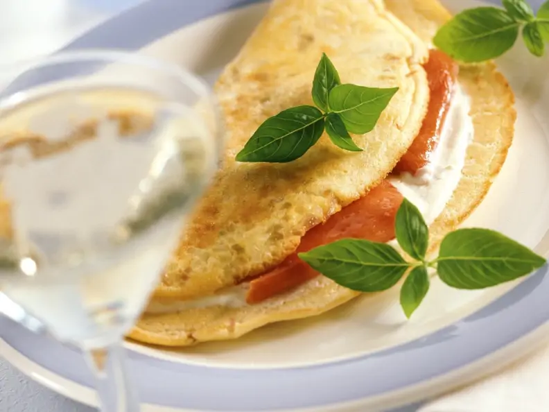 Luftiges Omelett mit geräuchertem Lachs