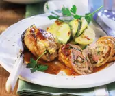 Kalbsroulade und Kartoffelgratin mit Zucchini