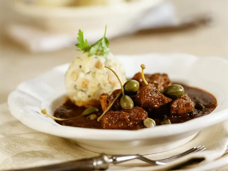Kalbsgulasch mit Kapern