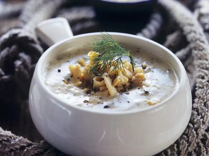 Cremige Fischsuppe mit geräuchertem Fisch