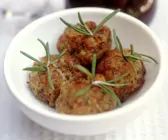 Fleischbällchen mit Kräutern