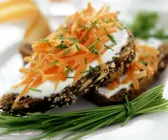 Vollkornbrot mit Möhren