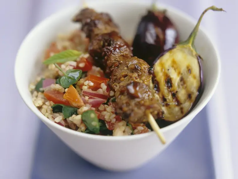 Lammspießchen mit Bulgursalat