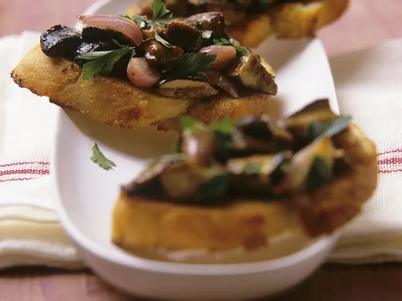 Bruschetta mit Maronenpilzen