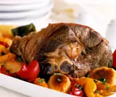 Lammkeule mit Paprika und Kartoffelplänzchen
