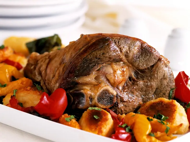 Lammkeule mit Paprika und Kartoffelplänzchen