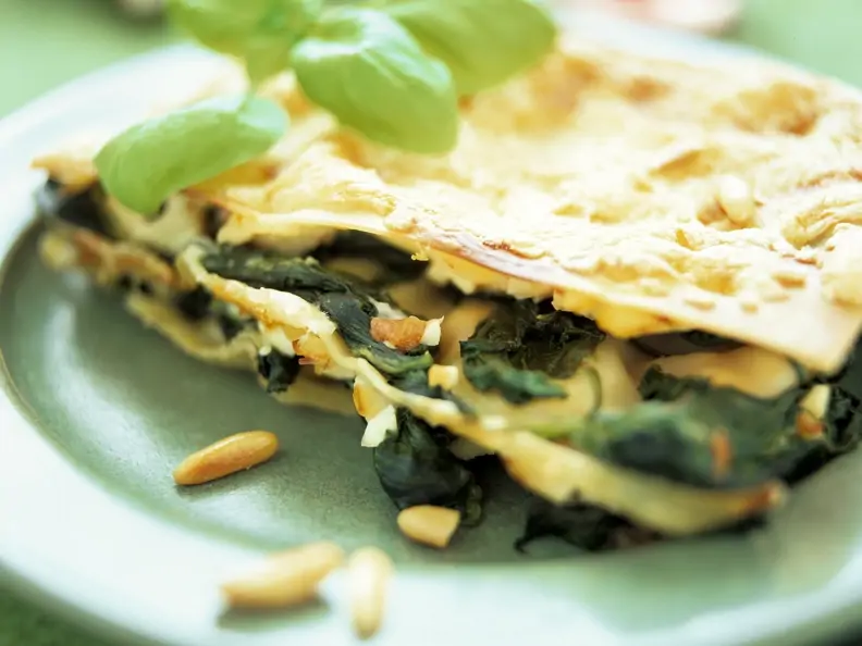 Lasagne mit Spinat und Pinienkernen