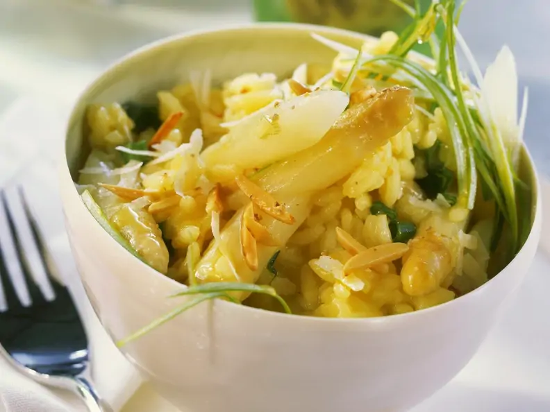 Risotto mit Spargel, Frühlingszwiebeln und Mandelstiften