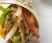 Hähnchenwrap und Guacamole