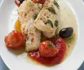Seeteufel mit Cocktailtomaten und Oliven