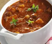 Gulaschsuppe mit Majoran