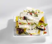 Schafskäse mit Kräutern mariniert