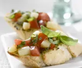 Baguette mit Tomaten und Scamorza