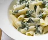 Pasta mit sahniger Spinatsoße