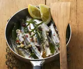 Gebratene Anchovis mit getrockneten Tomaten