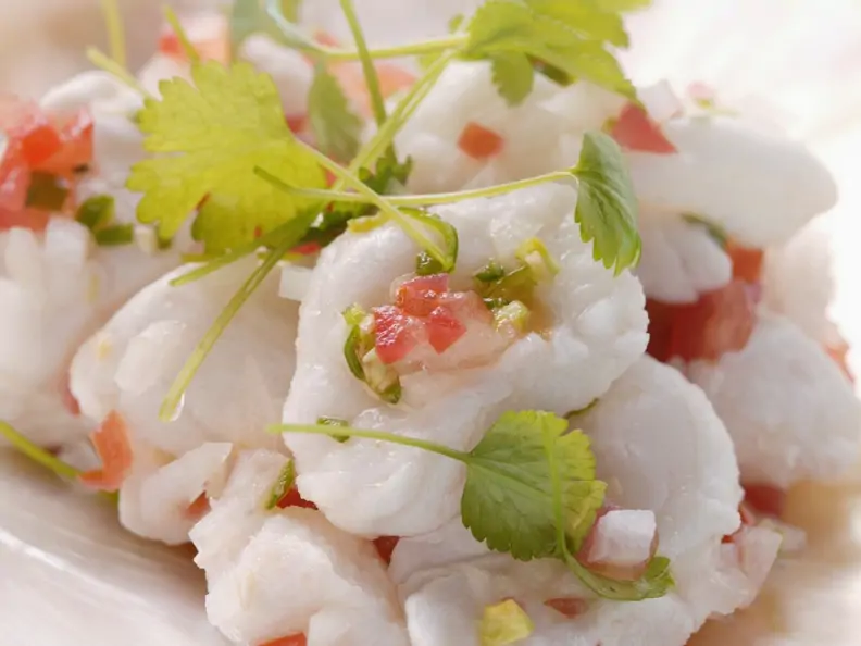Würziger Fisch mit Koriander und Paprika (Ceviche)