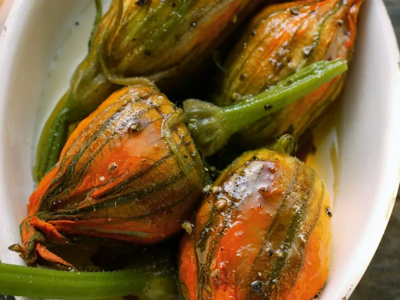 Gefüllte Zucchiniblüten