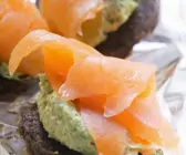 Pumpernickel-Lachs-Häppchen