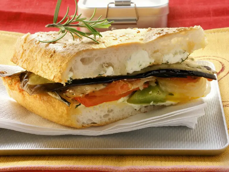Gemüse-Sandwich mit Frischkäse