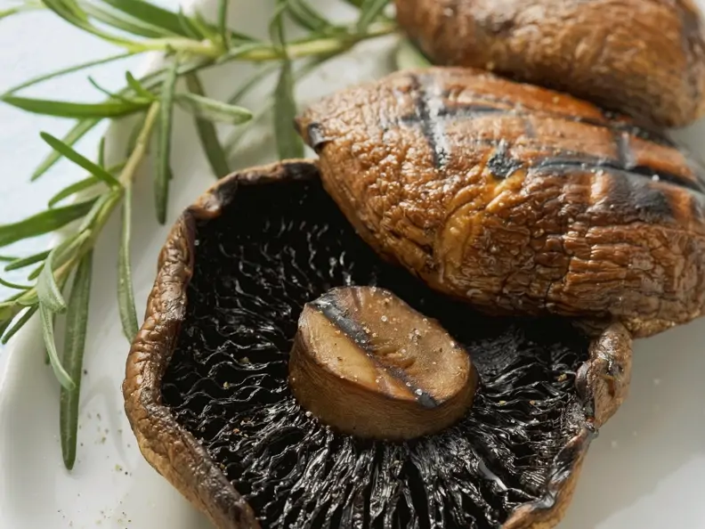 Große Champignons vom Grill