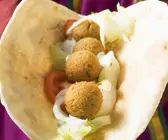 Fladenbrot mit knusprigem Falafel