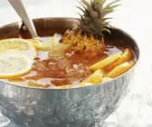 Ananas-Zitronen-Bowle