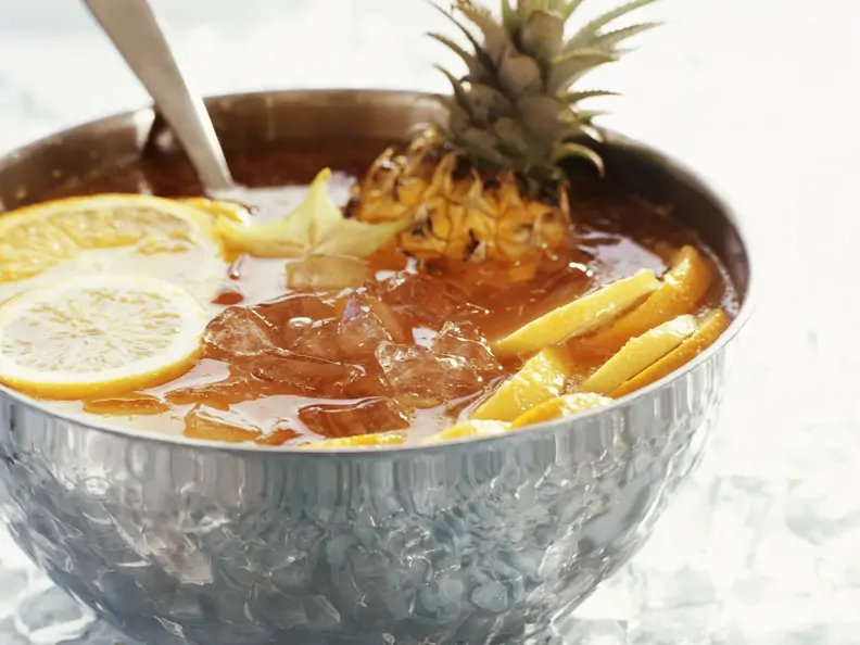 Ananas-Zitronen-Bowle
