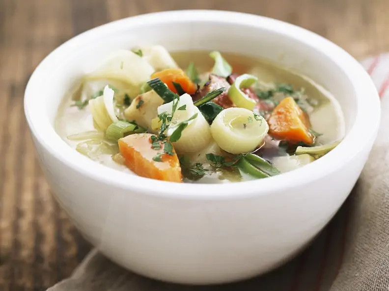 Gemüse-Speck-Suppe