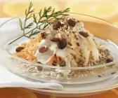 Müsli mit Apfel, Karotte und Rosinen