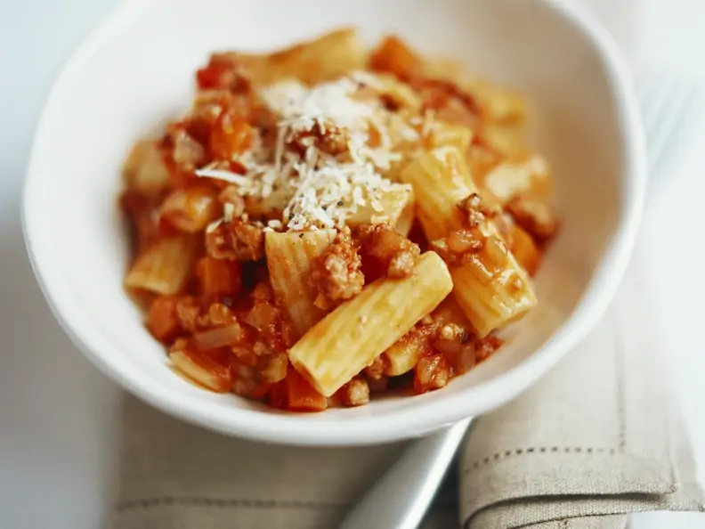 Nudeln mit Bolognese-Soße
