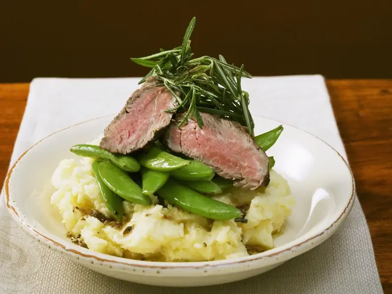 Hüftsteak mit Kaiserschoten und Püree