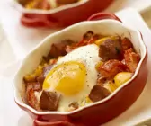 Paprika-Chorizo-Auflauf mit Spiegelei